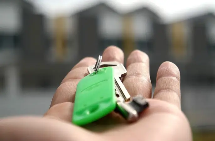 Mert Başaran konut alacakları uyardı: Sokaklarda evler bedava verilecek