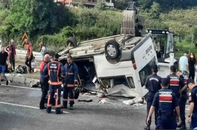 Ordu'da Fındık İşçilerini Taşıyan Minibüs Kaza Yaptı Çok Sayıda Yaralı Var