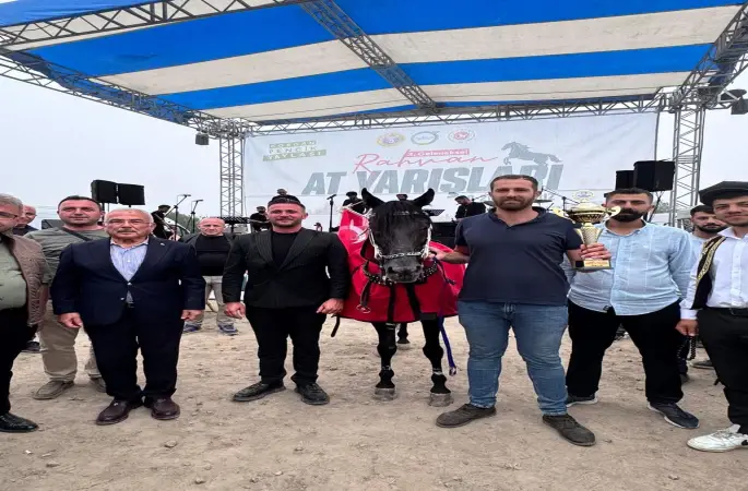 Pencik Yaylası'nda Nefes Kesen Rahvan At Yarışları