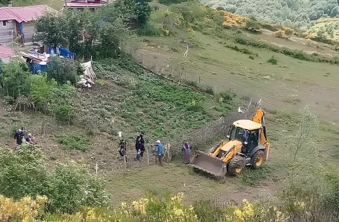 Perşembe Yaylası’nda Sınırı Aşan Yapılar Yıkılıyor