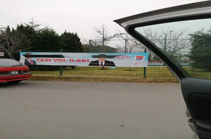 Sarıyer’de İmamoğlu ve Aksu’nun afişlerine saldırı