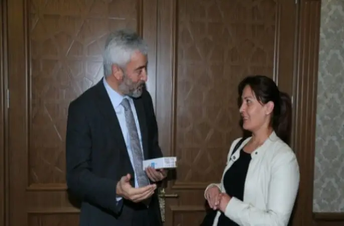 Telefonunu Kayalıklara Düşüren Muhtar