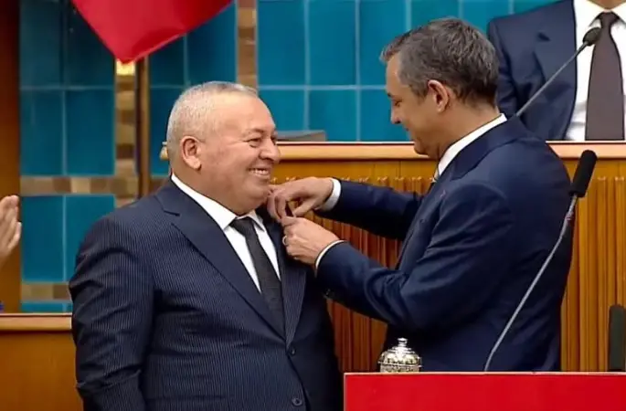 Türkiye Büyük Millet Meclisi CHP Grup Toplantısında Cemal Enginyurt ve Salih Uzun Resmen CHP'ye Katıldı