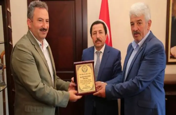 Vali Balkanlıoğlu’na Ömür Boyu Onur Yaşam Ödülü