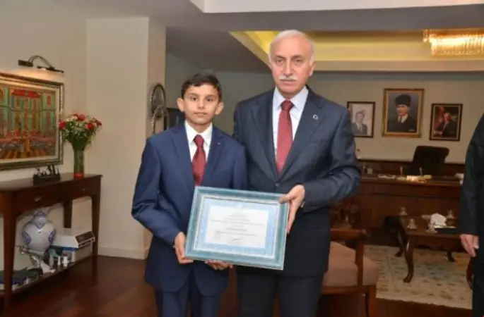 Vali Şahin'den Türkiye Birincisine Ödül