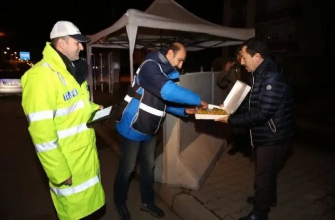 Validen polislere moral ziyareti