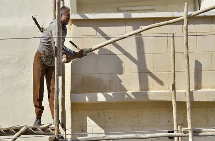 Milyonları var ama amelelik yapıyor