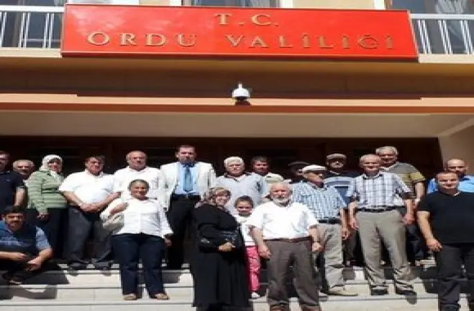 Susuz kalan köylüler valiliğe akın etti