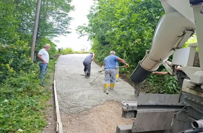Yeşilgüneycik’e Beton Yol Hamlesi