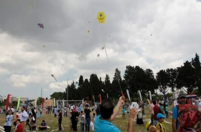 Yetim ve Öksüz Öğrenciler İlk Kez Uçurtma Uçurdu