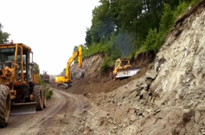 YOL ÇALIŞMALARI HIZ KESMİYOR