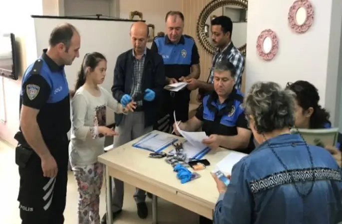 Zihinsel Engelli Çocuklara 'Sevgi İzi'